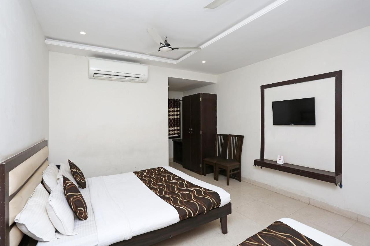 Oyo 6359 Hotel Mezbaan Regency Rāipur Rum bild